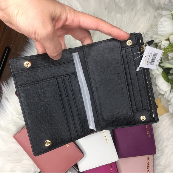 Michael Kors card case carryall wallet - Picture 5 of 9